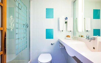 Novotel London West