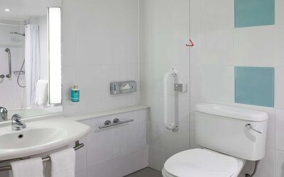 Novotel London West