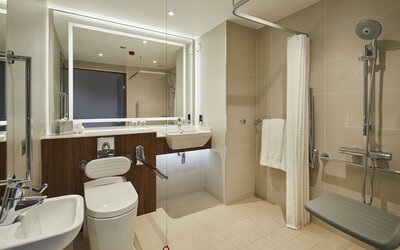 Courtyard by Marriott London City Airport