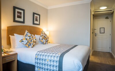Holiday Inn Manchester West by IHG
