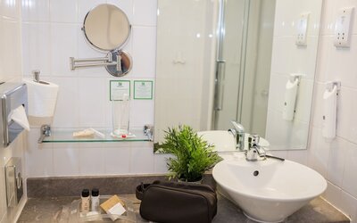 Holiday Inn Manchester West by IHG