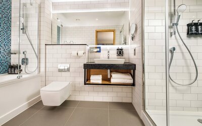 Holiday Inn Manchester Airport by IHG
