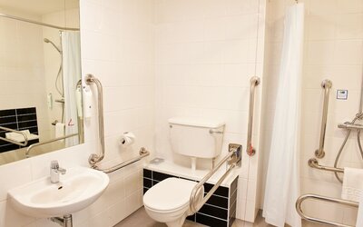 Holiday Inn Express Manchester Airport by IHG