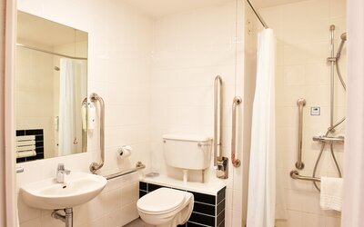 Holiday Inn Express Manchester Airport by IHG