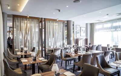 Dining area at DoubleTree By Hilton London Angel Kings Cross.