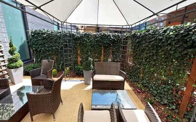Outdoor patio perfect for coworking at DoubleTree By Hilton London Angel Kings Cross. 