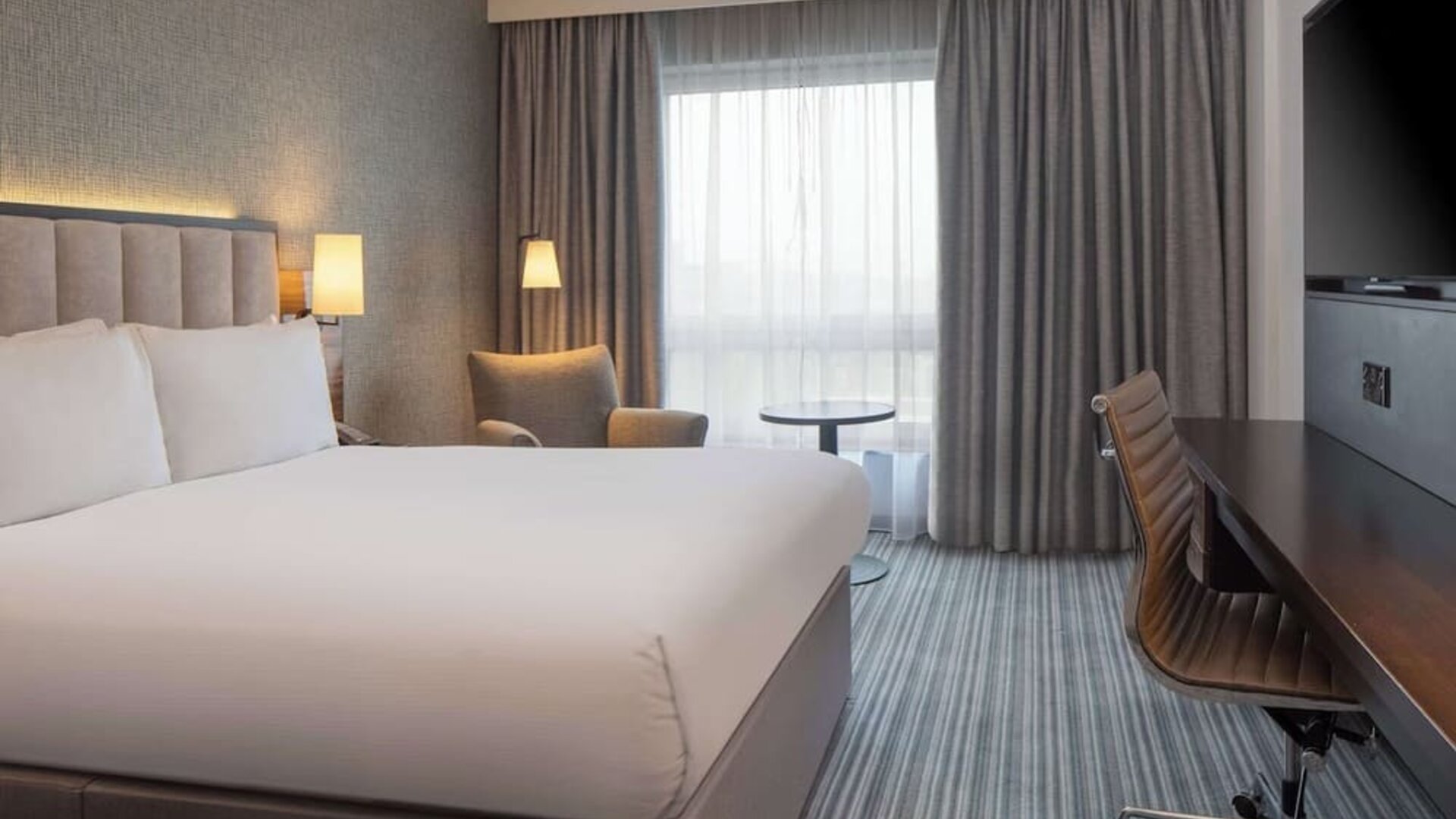 Day use room with natural light at DoubleTree By Hilton London - Chelsea.