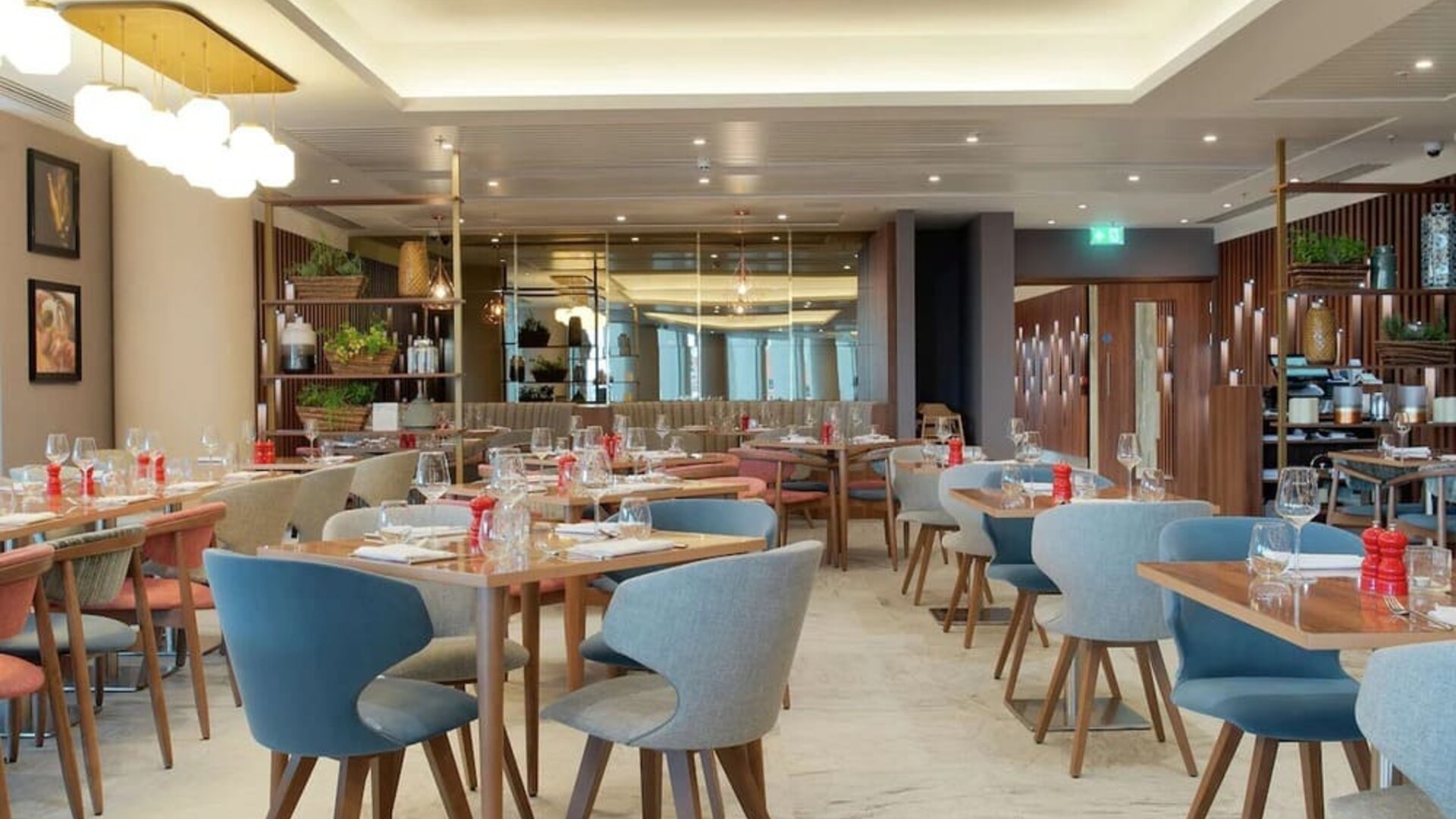 Dining area at Hilton Garden Inn London Heathrow Terminals 2 And 3.