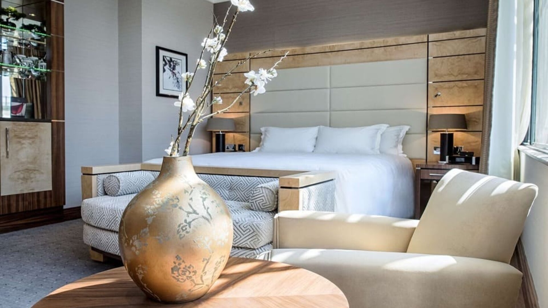 Day use room with natural light at Hilton London Paddington.