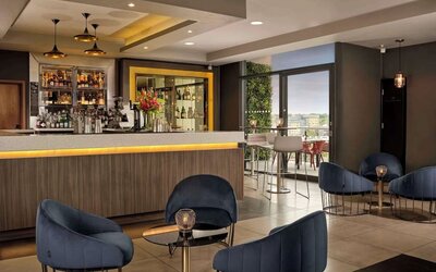 Cocktail bar at DoubleTree By Hilton Lincoln.