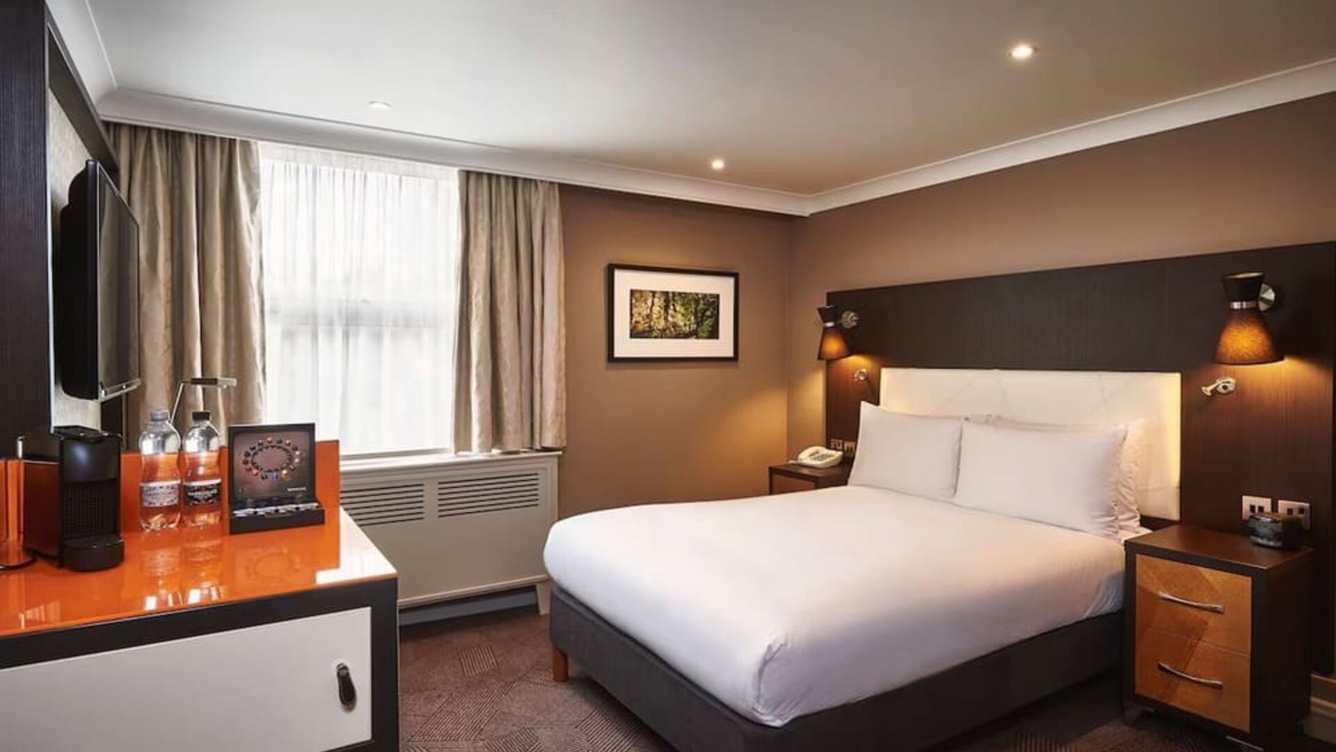 Day use room with natural light at DoubleTree By Hilton London - Ealing.