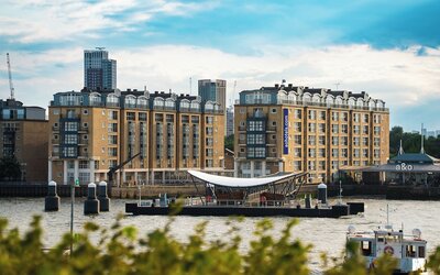 a&o London Docklands Riverside