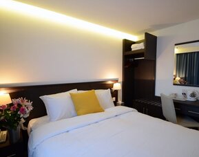 Pelican London Hotel and Residence