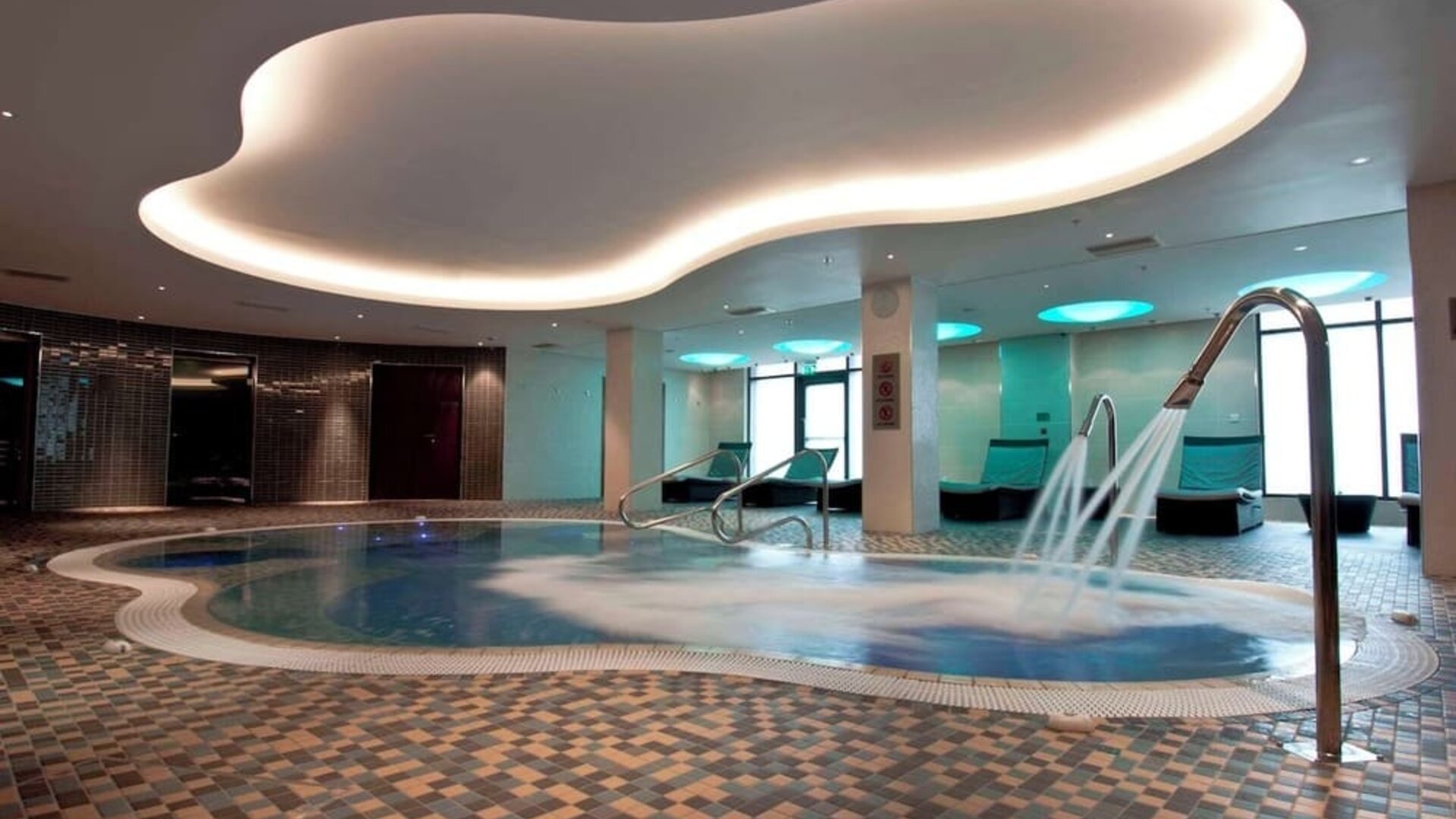 Hydrotherapy pool available at Hilton London Heathrow Airport Terminal 5.