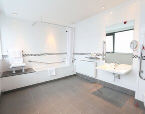 Crowne Plaza Manchester Airport by IHG
