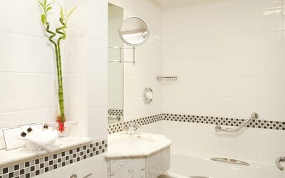 Crowne Plaza Manchester Airport by IHG