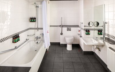 Crowne Plaza Manchester Airport by IHG