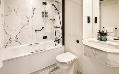 Crowne Plaza Manchester Airport by IHG