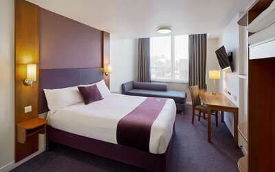 Premier Inn Manchester Airport - M56/J6 Runger Lane North