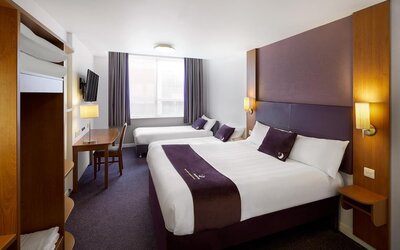 Premier Inn Manchester Airport - M56/J6 Runger Lane North