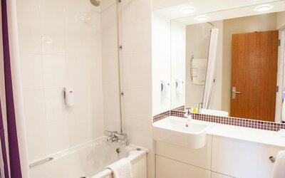 Premier Inn Manchester Airport - M56/J6 Runger Lane North