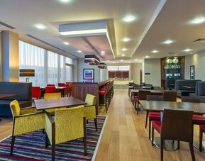 Dining area perfect for coworking at Hampton By Hilton London Luton Airport. 