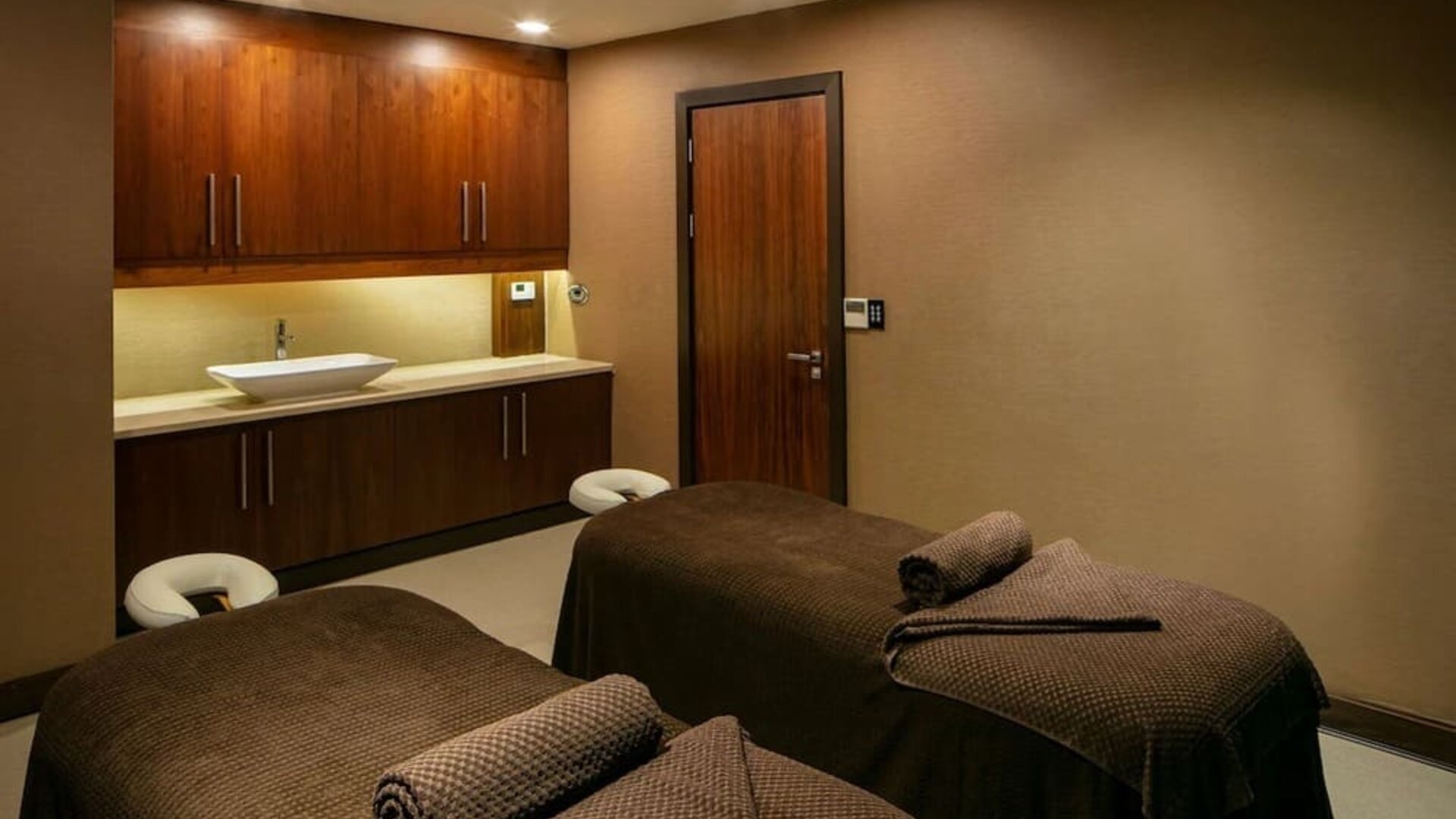 Couple treatment room available at DoubleTree By Hilton Hotel & Spa Chester. 