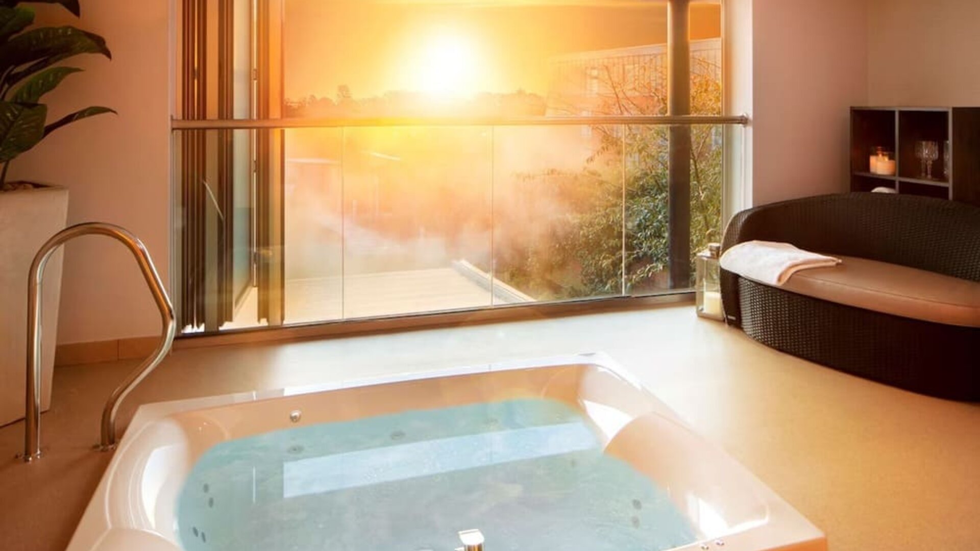 Jacuzzi with a view at DoubleTree By Hilton Hotel & Spa Chester. 