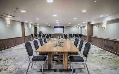 Professional meeting room at Hilton London Kensington.
