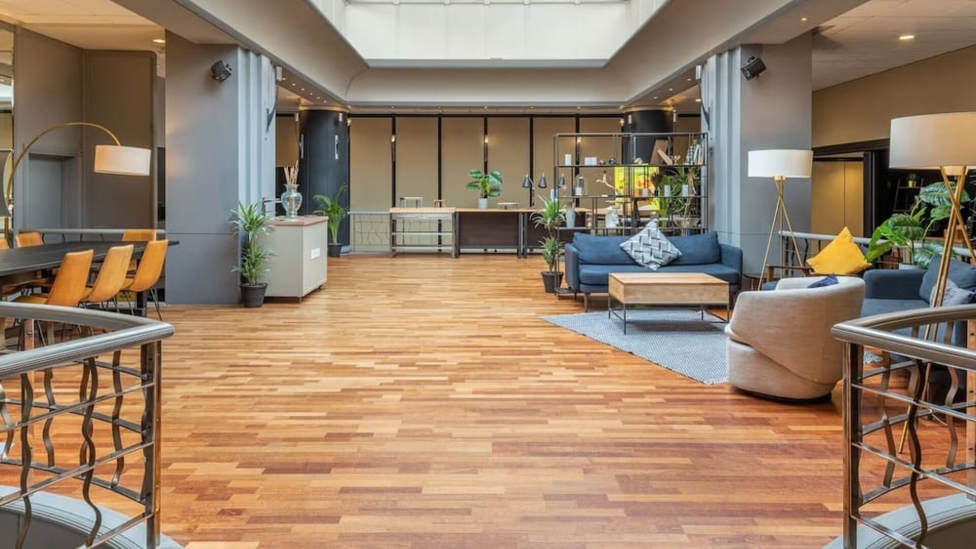 Lobby and coworking lounge at Hilton London Kensington.
