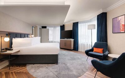 Spacious day use room at Hilton London Metropole. 