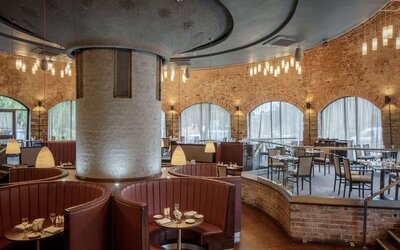 Industrial-chic dining area at DoubleTree By Hilton Bristol City Centre. 
