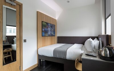 The Z Hotel City