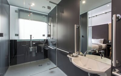 The Z Hotel City
