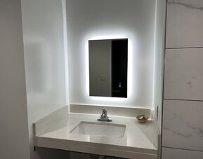 Private bathroom at ERTH INN By AGA Bell Gardens.