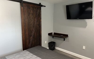 Cozy king room with TV at ERTH INN By AGA Bell Gardens.