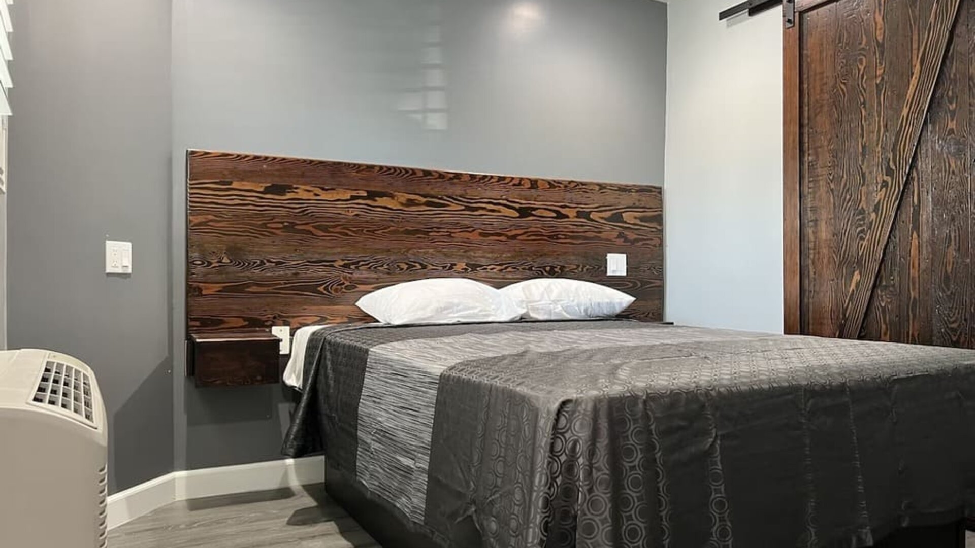 Relaxing day use room at ERTH INN By AGA Bell Gardens.