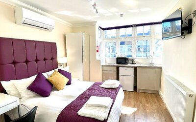 Crompton Guest House