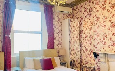Crompton Guest House