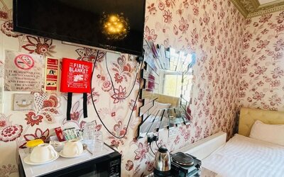 Crompton Guest House