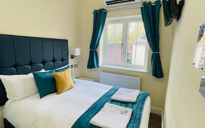 Crompton Guest House