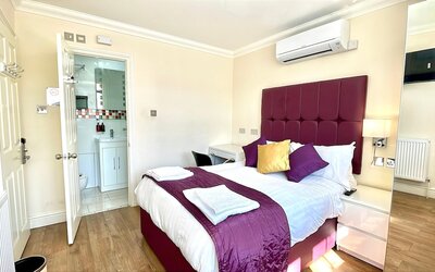 Crompton Guest House