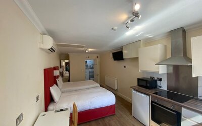 Crompton Guest House