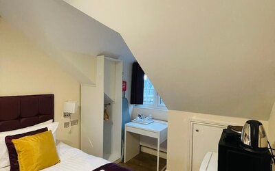 Crompton Guest House