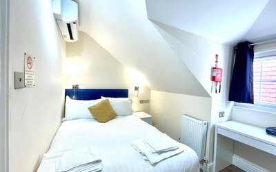 Crompton Guest House