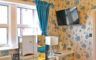 Crompton Guest House