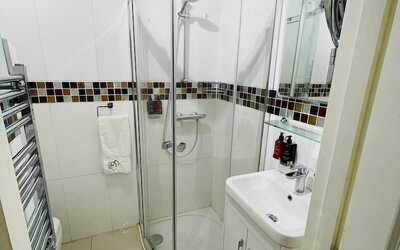 Crompton Guest House