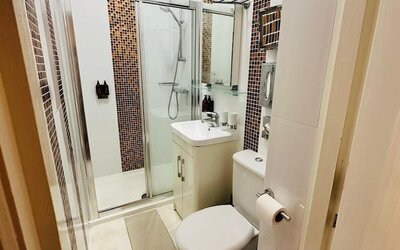 Crompton Guest House