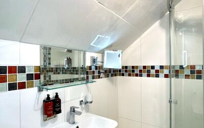 Crompton Guest House