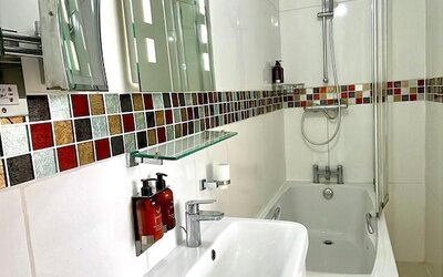 Crompton Guest House
